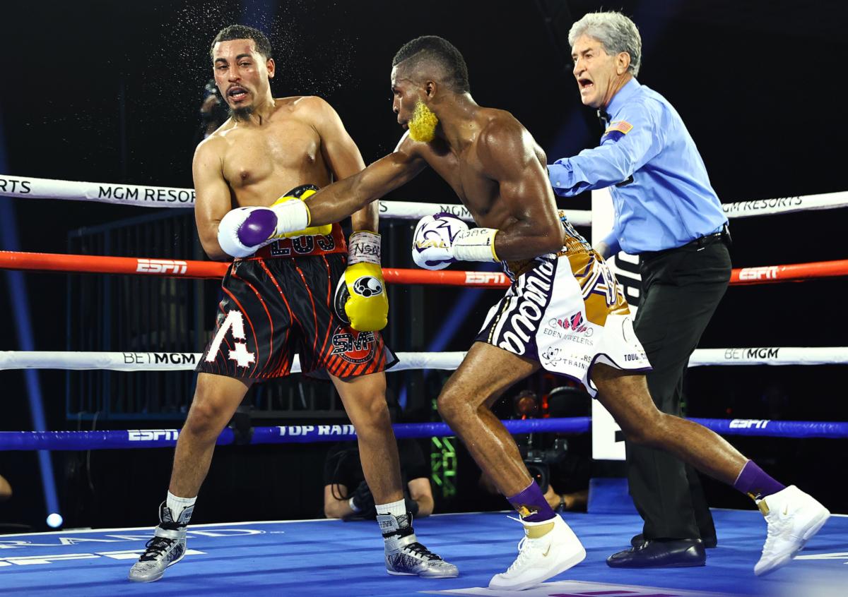 Abraham Nova (R) smashes Avery Sparrow (L) with a hard right.