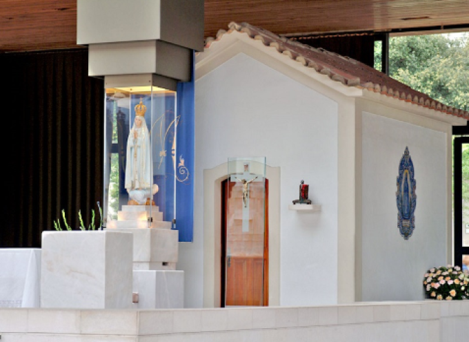 Les statues de Notre Dame de Fatima.