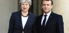 British Prime Minister Theresa May (L) and French President Emmanuel Macron pose prior to a meeting at the Elysee Palace in Paris on April 9, 2019. - British Prime Minister Theresa May met the German chancellor in Berlin prior to travelling to Paris to meet the French president in a last-gasp bid to avert a no-deal Brexit and secure a new delay to the date for leaving the bloc. (Photo by Martin BUREAU / AFP)