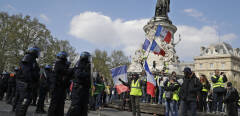 People take part in a demonstration called by the 'Yellow Vests' (gilets jaunes) movement on the 22nd consecutive Saturday,  on April 13, 2019 in Paris. - France has been rocked by months of weekly Saturday protests by the yellow vests, which emerged over fuel taxes before snowballing into a broad revolt against the French President. (Photo by Thomas SAMSON / AFP)