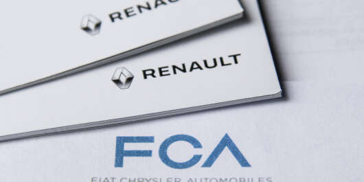 Logos de Fiat Chryslet et Renault - Illustration.