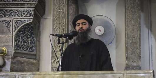 Abou Bakr Al-Baghdadi à la mosquée de Mossoul, en Irak, dans une vidéo de propagande du 5 juillet 2014.