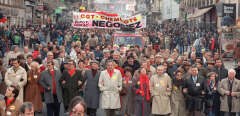 Le 6 janvier 1987, lors d’une journée d’action dans le secteur public, le secrétaire général de la CGT de l’époque, Henri Krasucki (5e à partir de la gauche), défile à Paris au milieu de militants et sympathisants de la centrale syndicale.