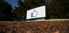 Un "like" devant les locaux de Facebook (un des GAFA) à Menlo Park, en Californie.