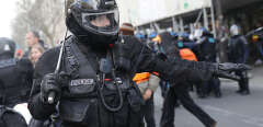 BRAV-M and anti-criminality (BAC) police brigades arrest people during a demonstration called by several representative workers unions on January 29, 2020 against French government pension reform plans that have raised many protests and multi-sector strikes since early December 2019. (Photo by Thomas SAMSON / AFP)