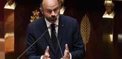 TOPSHOT - French Prime Minister Edouard Philippe  delivers a speech as he presents the government's plan to exit from the lockdown situation at the French National Assembly in Paris on April 28, 2020, on the 43rd day of a lockdown aimed at curbing the spread of the COVID-19 pandemic, caused by the novel coronavirus. - France on April 28 unveils how it intends to progressively lift a six-week lockdown credited with checking the coronavirus outbreak. The French prime minister's address will be followed by a debate and a vote, with just 75 of the 577 lawmakers allowed into the National Assembly in line with social distancing measures. The rest will vote by proxy (Photo by David NIVIERE / POOL / AFP)