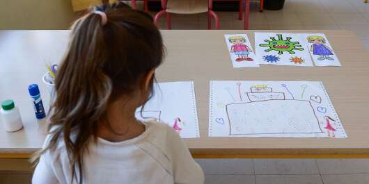 Classe de maternelle. Journée de classe dans une école primaire de Mantes la Jolie, le 19 mai 2020 dans le département des Yvelines, en période de déconfinement.