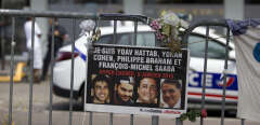 Une affiche rendant hommage aux quatre victimes de l'attaque de l’Hyper Cacher du 9 janvier 2015 (Yoav Hattab, Yohan Cohen, Philippe Braham et François-Michel Saada).