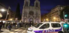 A Police vehicle is parked by the Notre-Dame de l'Assomption Basilica in Nice on October 29, 2020 after a knife-wielding man kills three people at the church, slitting the throat of at least one of them, in what officials are treating as the latest jihadist attack to rock the country. (Photo by Valery HACHE / AFP)