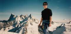 Eric Piolle sur le massif du Mont Blanc en 1994. Il a choisi l'école d'ingénieur de Grenoble pour rester près des montagnes.