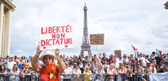 Manifestation à l'initiative de Florian Philippot, le 24 août contre le pass sanitaire, à Paris, Place du Trocadero.