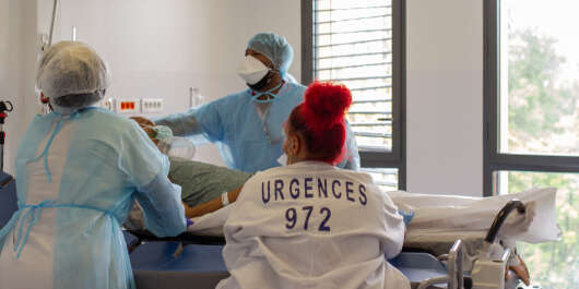 Un patient Covid aux urgences de l'hôpital Pierre Zobda-Quitman à Fort-de-France