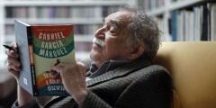 Gabriel Garcia Marquez lisant son dernier livre, intitulé « Je ne suis pas venu ici pour faire un discours », à son domicile de Mexico, en 2010.