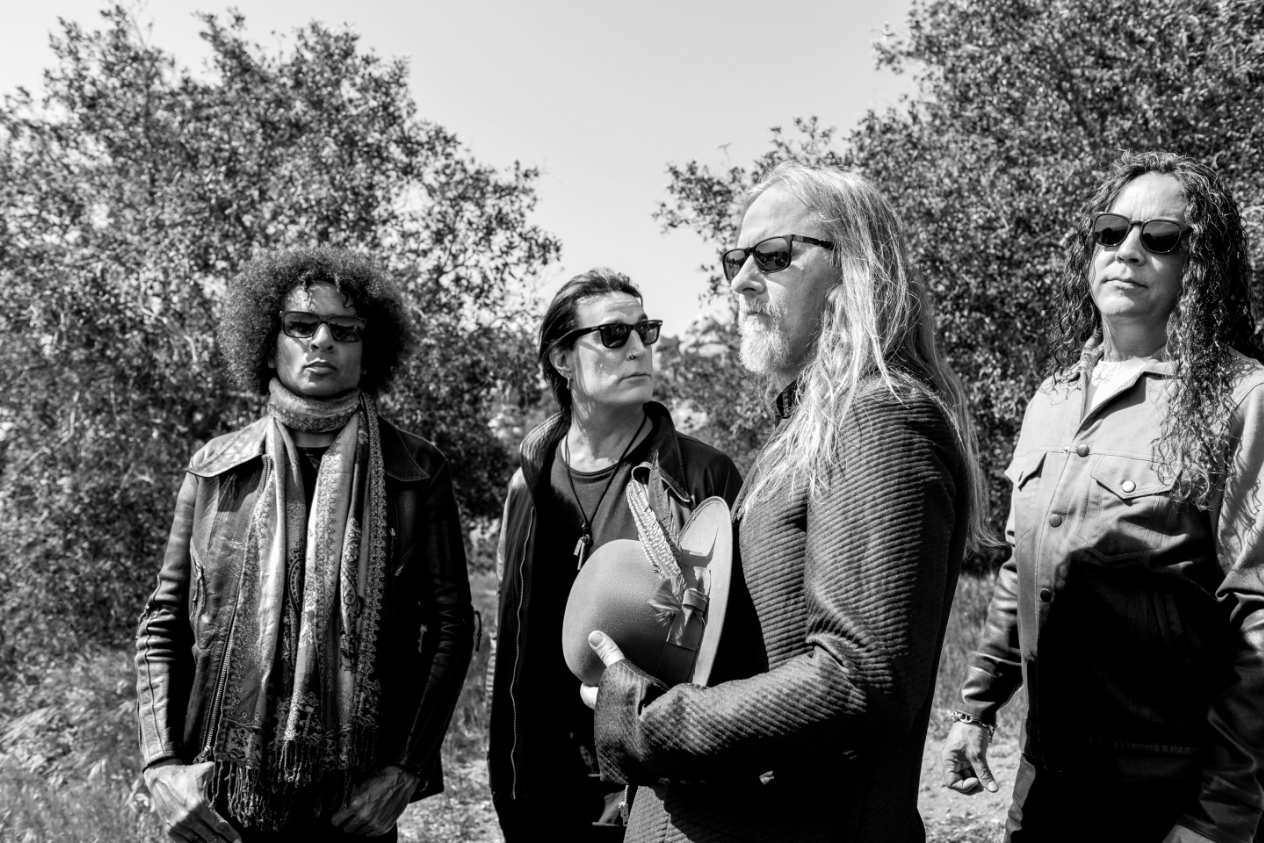 Alice In Chains receive Museum Of Pop Culture's Founders Award