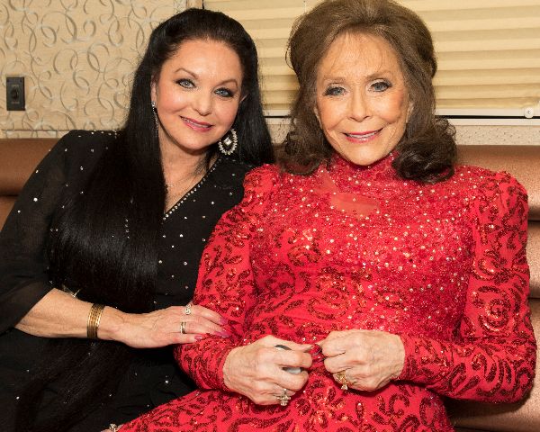 Crystal Gayle and Loretta Lynn (photo by Jeremy Westby)