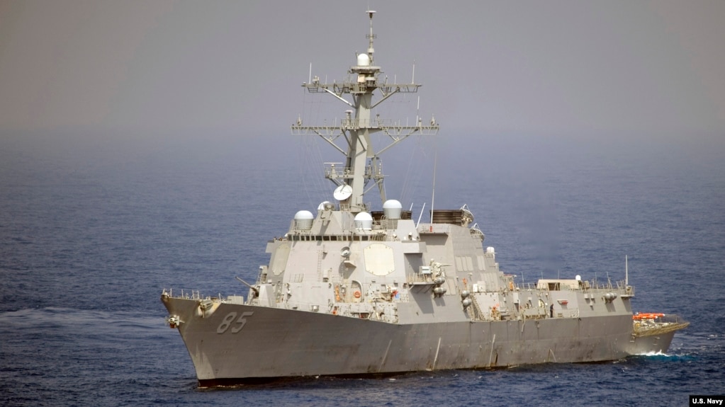Tư liệu: Tàu khu trục có tên lửa dẫn đường của hải quân Mỹ USS McCampbell đi ngang qua Tây Thái Bình Dương. Ảnh chụp ngày 26/5/2010. REUTERS/U.S. Navy