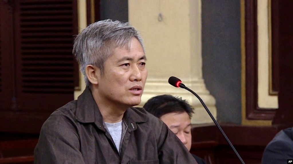 Nhà hoạt động Lưu Văn Vịnh tại tòa 5/10/2018.