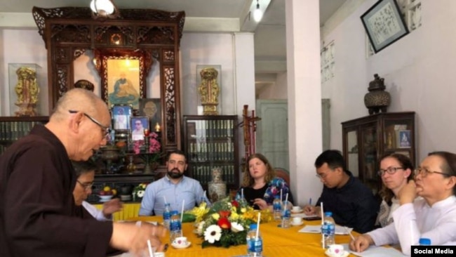 Hòa Thượng Thích Không Tánh phát biểu trong cuộc họp với phái đoàn USCIRF tại chùa Giác Hoa, Sài Gòn, ngày 5/11/2018. Photo: Giáo Hội Phật Giáo Việt Nam Thống Nhất)