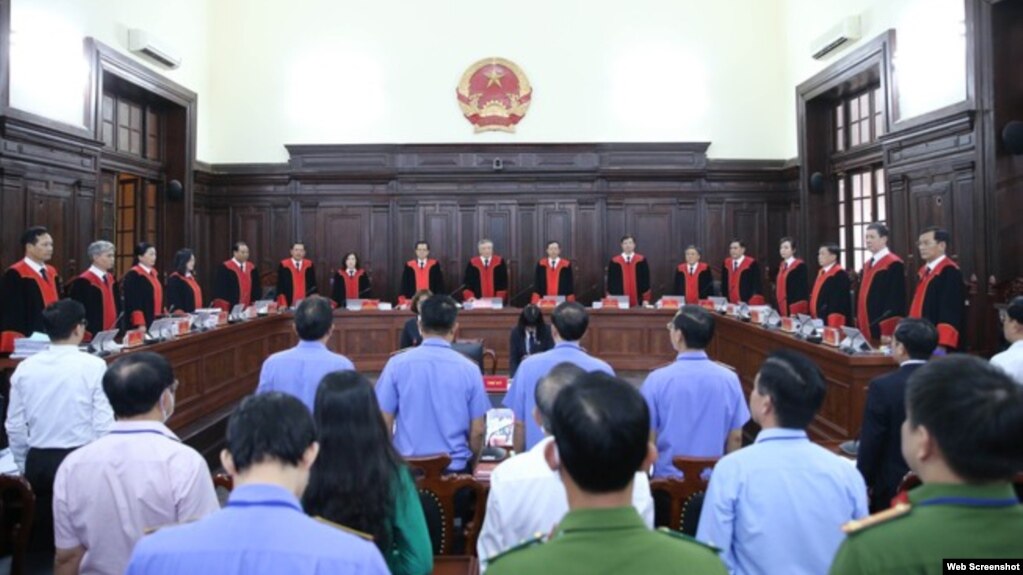 Hội đồng Thẩm phán TAND Tối cao công bố quyết định giám đốc thẩm vụ án Hồ Duy Hải vào ngày 8/5/2020. Photo PLO.
