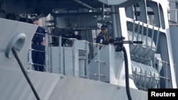 Thủy thủ đoàn trên tàu tấn công HMS Albioncủa Hải quân Hoàng gia Anh tại Tokyo, Nhật Bản, ngày 3/8/2018.