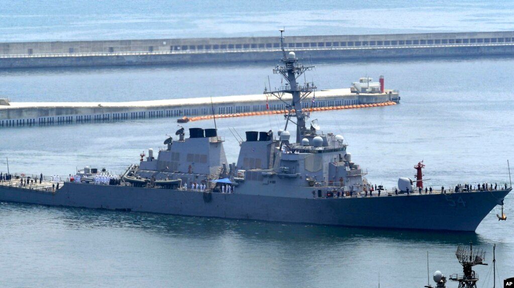 Tàu khu trục Curtis Wilbur của Hải quân Mỹ đã đi qua eo biển Đài Loan bất chấp phản đối từ Trung Quốc.