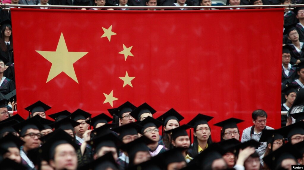 “Mỗi học sinh ở Trung Quốc và mỗi một người Trung Quốc có học thức đều biết về ‘bách niên quốc sỉ.’” nhà sử học Stephen R. Platt nói.