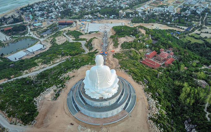 Tượng Phật ngồi lớn nhất Đông Nam Á ở Bình Định