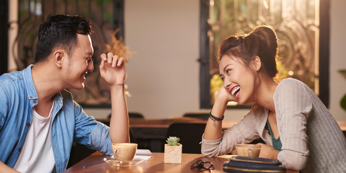 3 Physical Signs Your First Date Is Going Well: Subtle Body Language