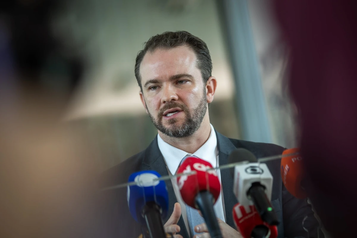 Imagem colorida do então secretário-executivo do Ministério da Fazenda, Dario Durigan, em entrevista à imprensa