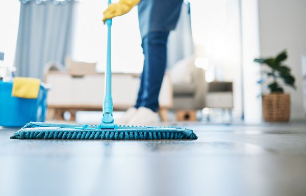 Astuces nettoyages: voici comment nettoyer carrelage, lino, parquet, dalles et tapis naturellement