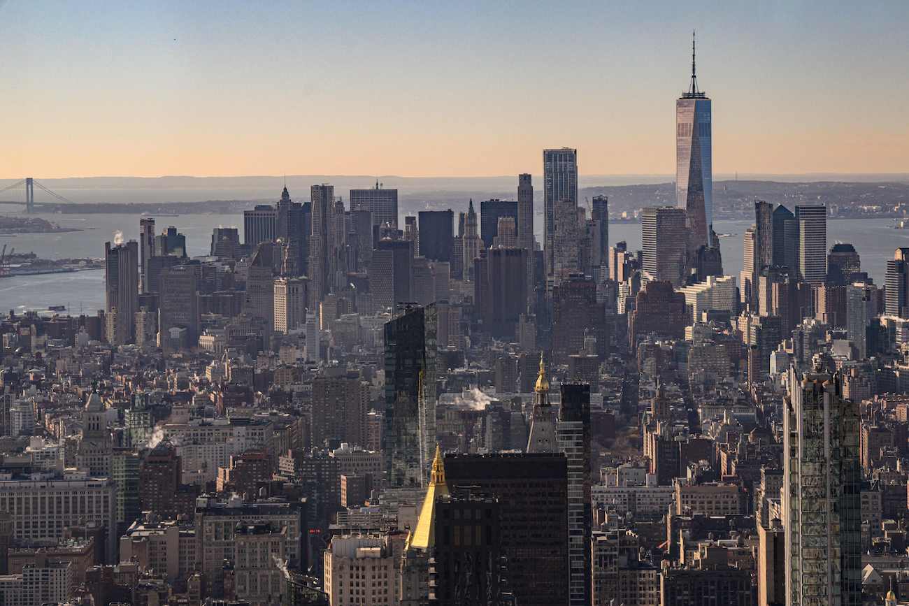 New York Real Estate Families Sell Properties Amid Downturn