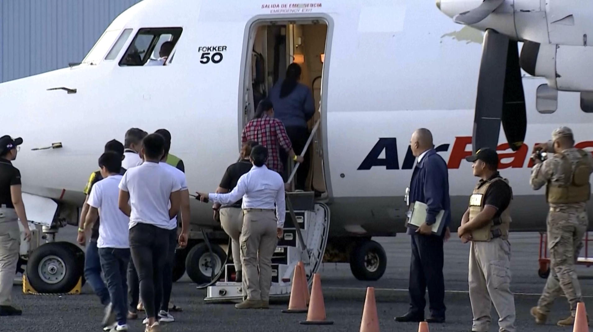 First US Flight Carrying Deportees Arrives in Panama