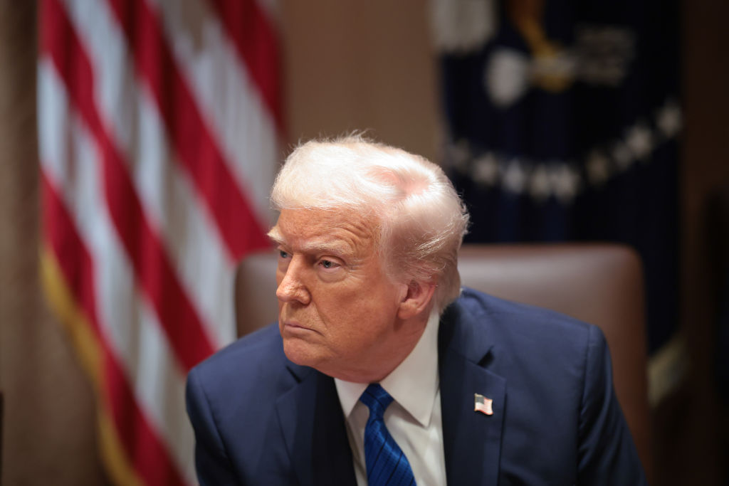 Trump Dismisses War Plan Leak Concerns; Senate Intelligence Committee Holds Annual Threat Hearing