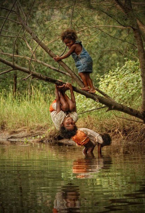 Happy playmates..I wish I have the heart to let my kids do this kind of things for fun!!!!