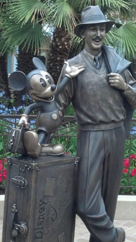 Live from the new Storytellers Statue in California Adventure #Disneyland.  I want this at DisneyWORLD!!!!!!