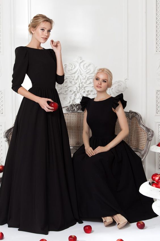 Платье «Леди Ди» черное — 24 990 рублей, Платье «Кенди» черное — 27 990 рублей