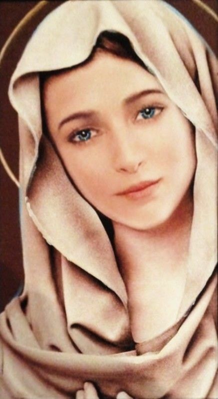 Estrella refulgente en la noche oscura, manantial creciente de amor y de ternura; luz del poniente y rosa pura, siempre omnipresente con su excelsa figura.