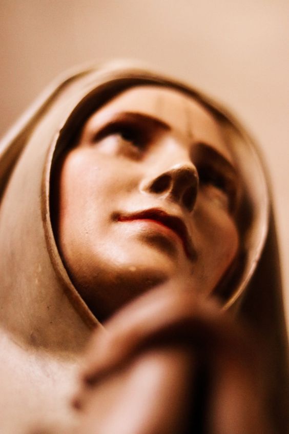 staute of mary. Download this photo by DDP on Unsplash