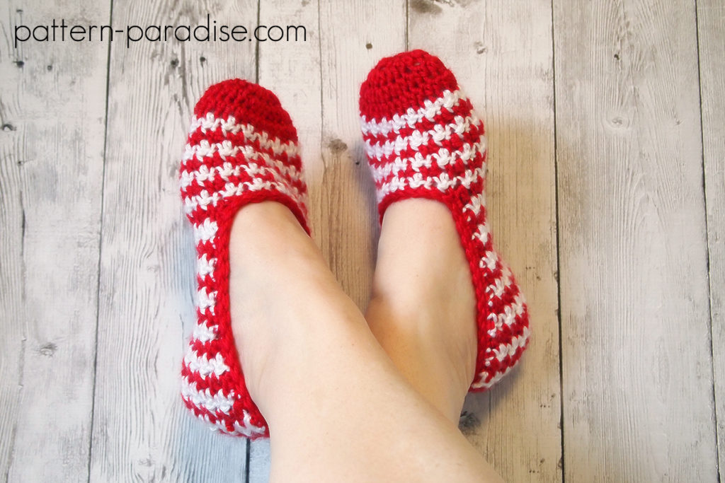 #12WeeksChristmasCAL Week 1 Waves of Free Crochet Pattern Hint of Mint Slippers on Pattern-Paradise.com