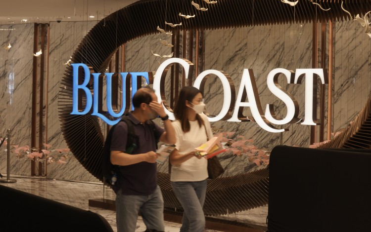 O primeiro lote de apartamentos no projeto Blue Coast ll em Wong Chuk Hang foi colocado à venda em outubro. Foto: Jonathan Wong