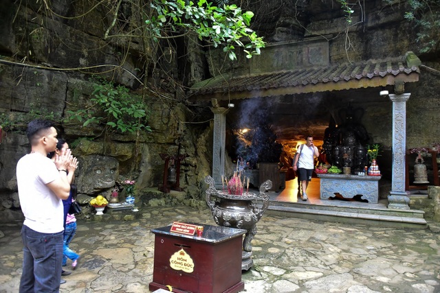 Kỳ lạ ngôi chùa cổ 1000 năm, tọa lạc trong lòng hang động ở Ninh Bình - 2