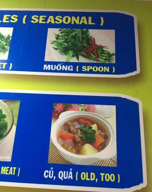 Muống bị dịch thành spoon (muỗng), củ quả bị dịch thành old too do người làm thực đơn dùng tiếng Việt không dấu khi sử dụng Google dịch.