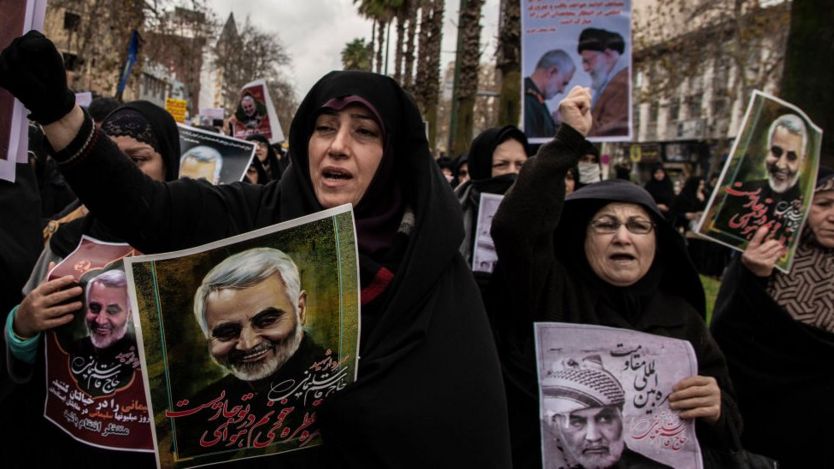 Hàng ngàn người Iran đổ xuống đường than khóc cái chết của Tướng Qasem Soleimani