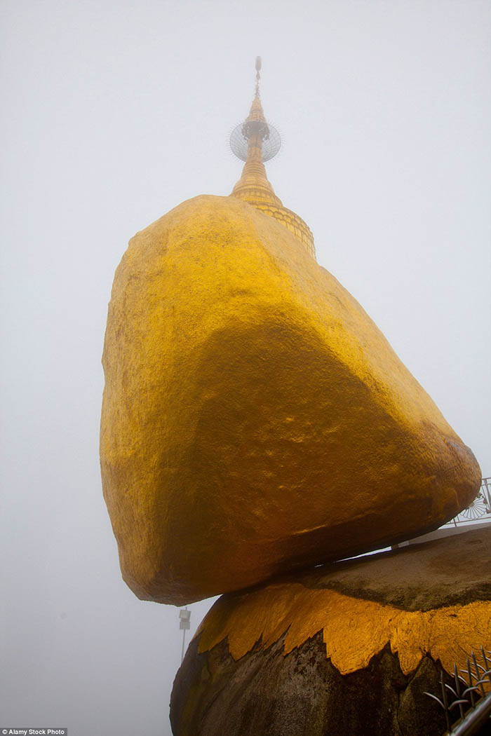 Hòn đá thiêng bằng vàng ở Myanmar và bí mật ẩn chứa bên trong - 12