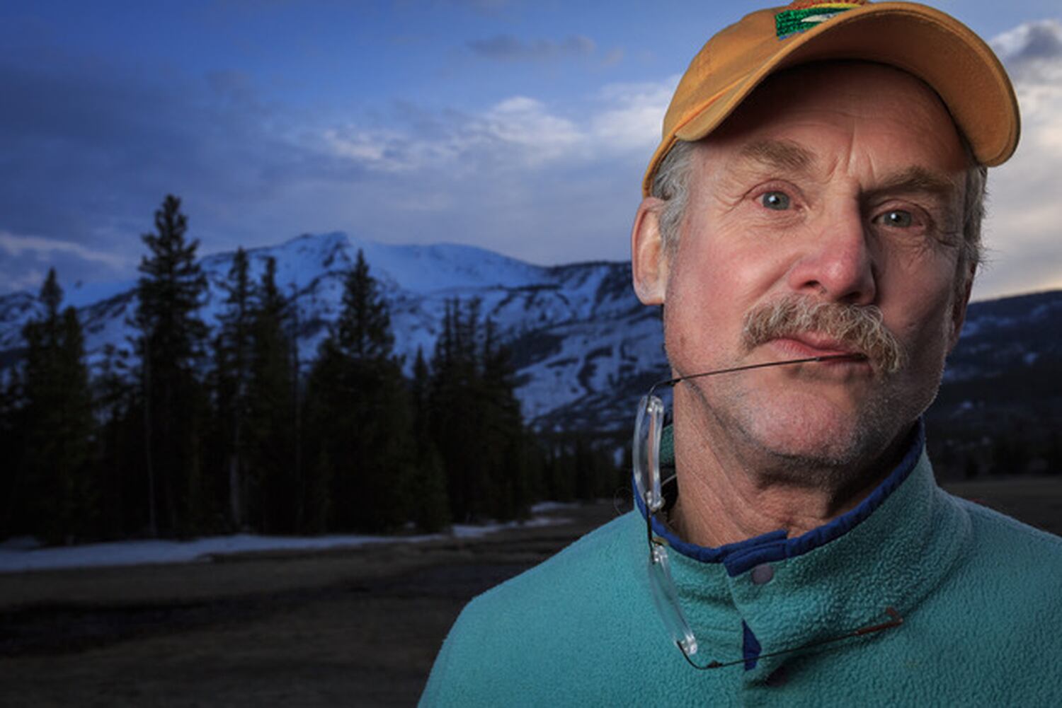 David Quammen, en una fotografía realizada en el parque nacional de Yellowstone (EE UU).