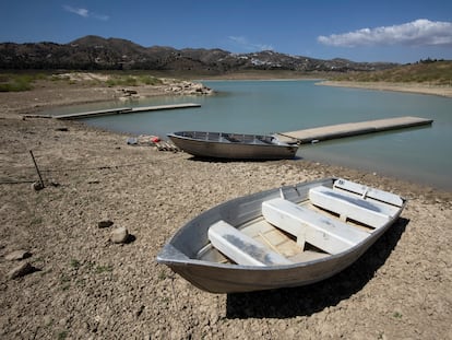 Malaga (España) La Viñuela 10/05/2023 Vista del estado actual del pantano y embalse de La Viñuela que se encuentra con un nivel muy bajo de agua por el efecto de la sequia.Foto: Garcia-Santos