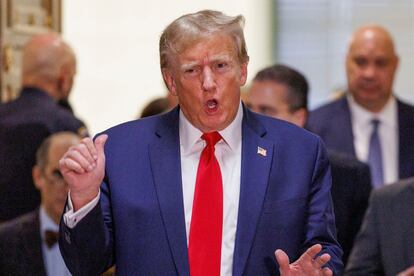 Trump hablaba el jueves con la prensa durante un receso de su juicio civil en Nueva York.