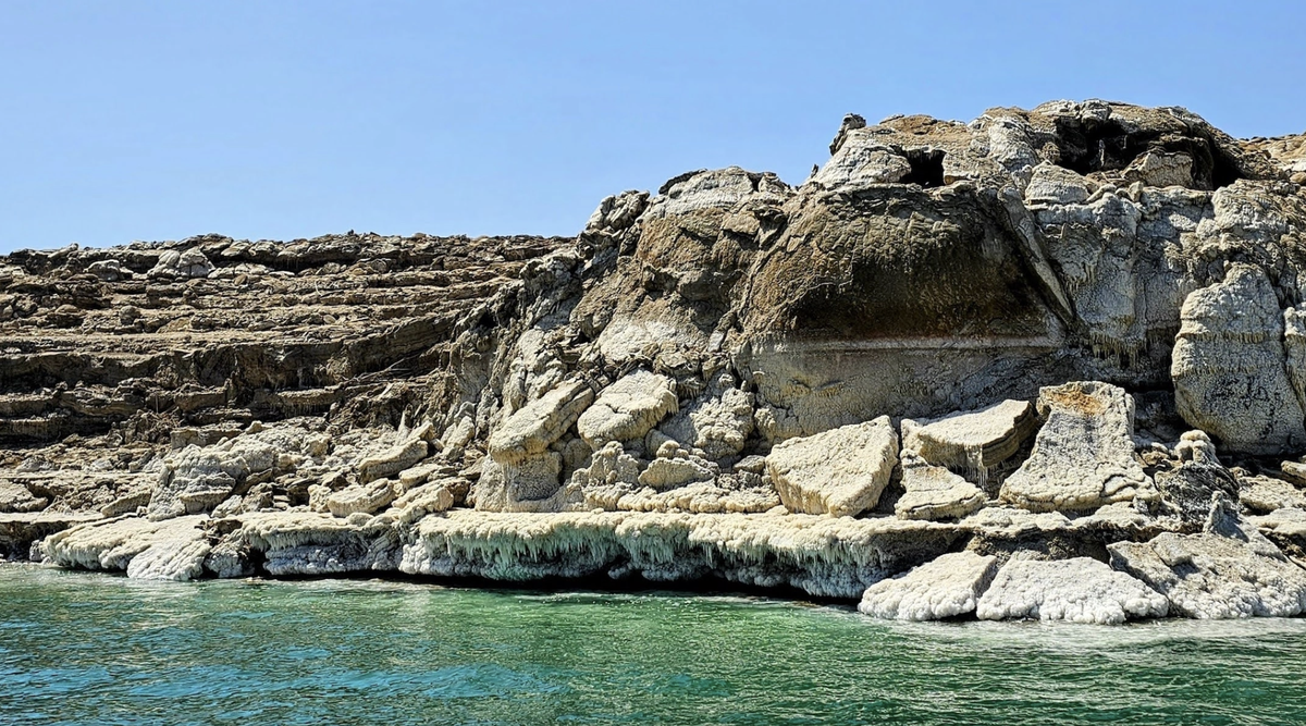 The receding waters of the Dead Sea have revealed new rock formations. (Noam Bedein)