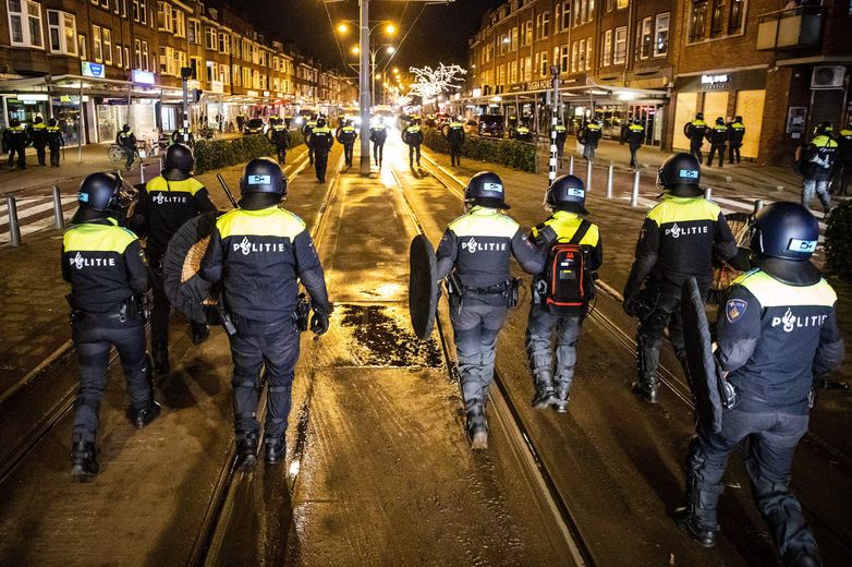 Aux Pays-Bas, les affrontements entre les forces de l'ordre et les manifestants dure depuis plusieurs jours.