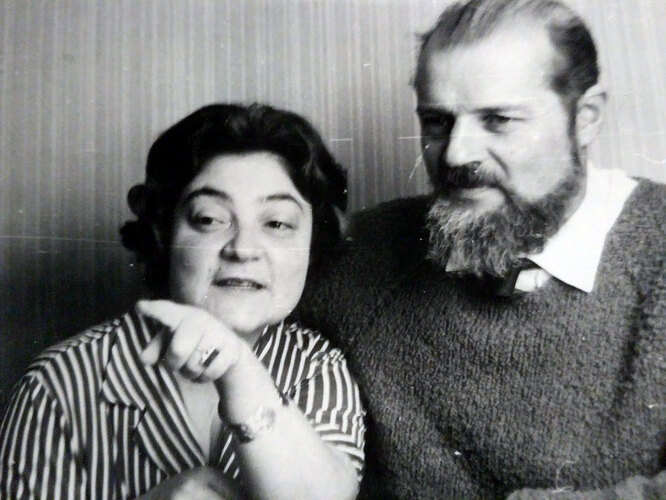 Виктория Вольпина и Александр Есенин-Вольпин, конец 1960-х годов
